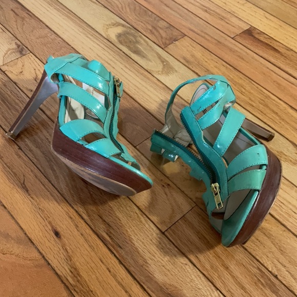 Teal Heels with zipper accent - Picture 6 of 8